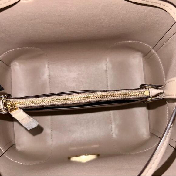 Michael Kors Mercer Gallery Medium Two-Tone Pebbled Leather Shoulder Bag - Picture 16 of 16